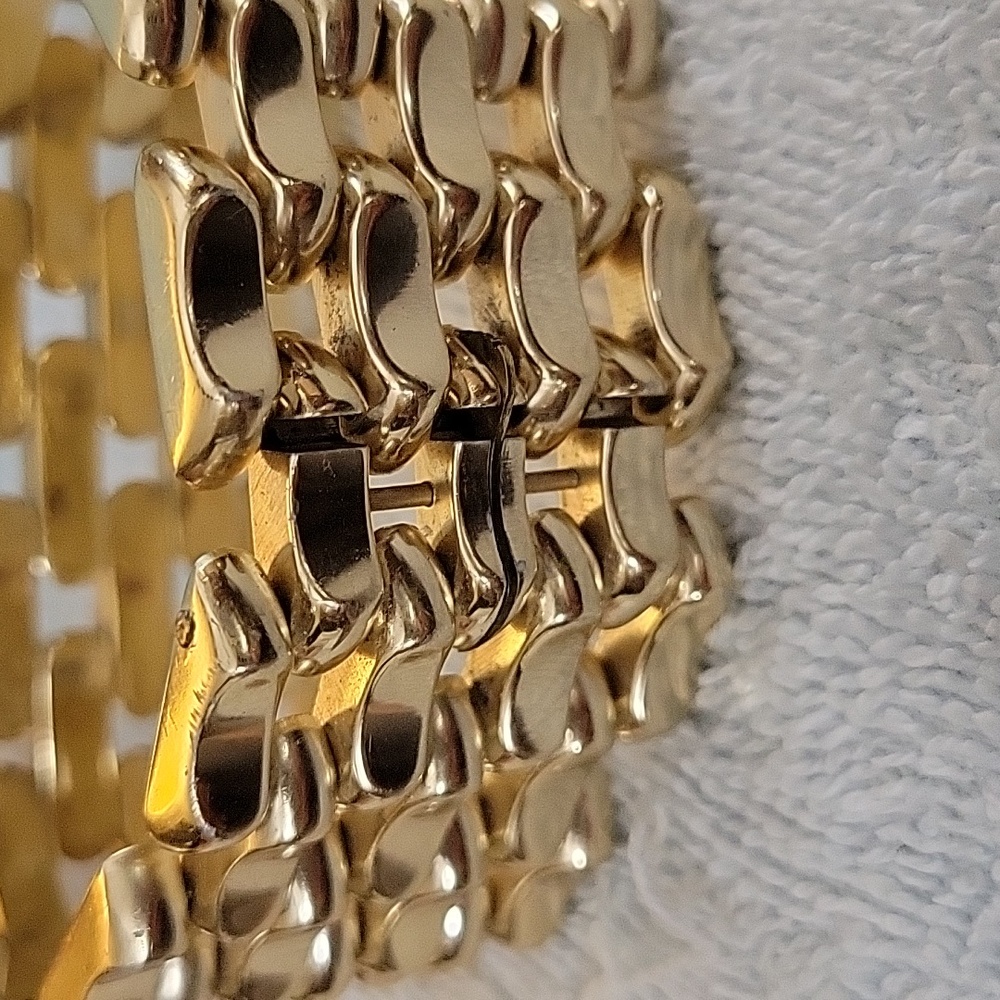 Luxurious Gold-Tone Bracelet